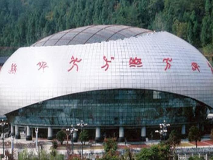 驻马店体育中心球形网架加工安装